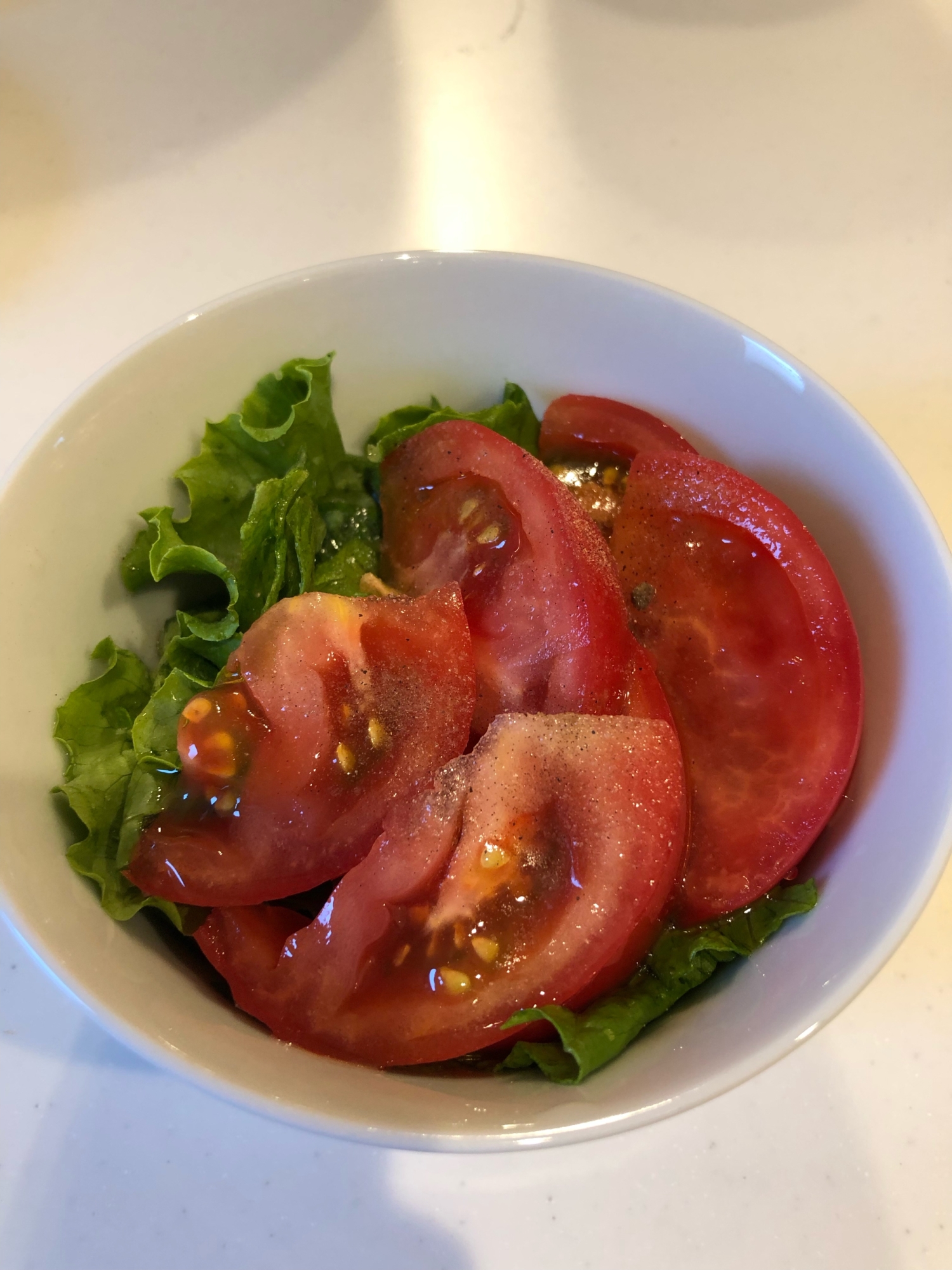 夏にぴったり！さっぱりトマトサラダ