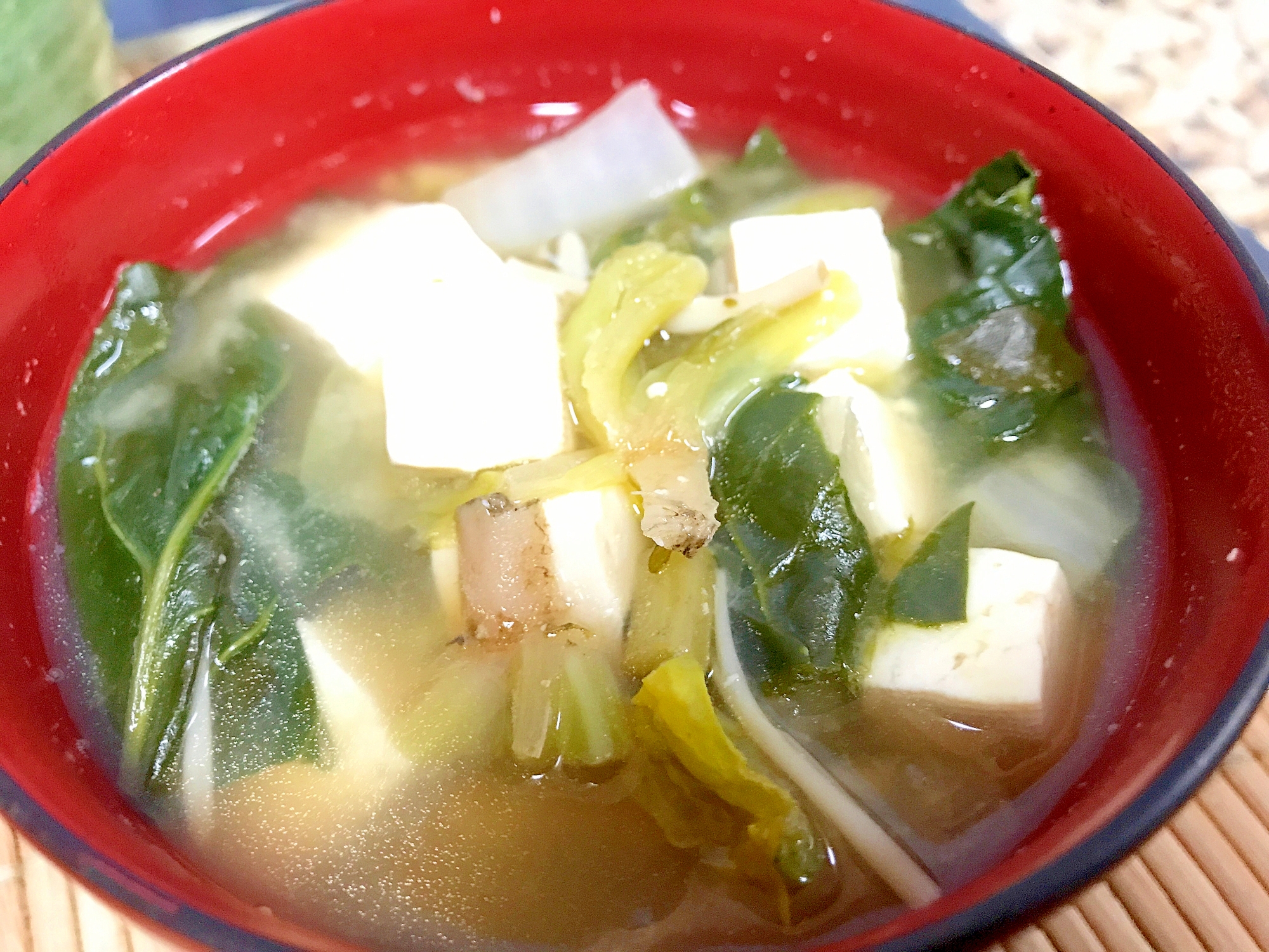 ほうれん草と白菜と豆腐のわかめ味噌汁