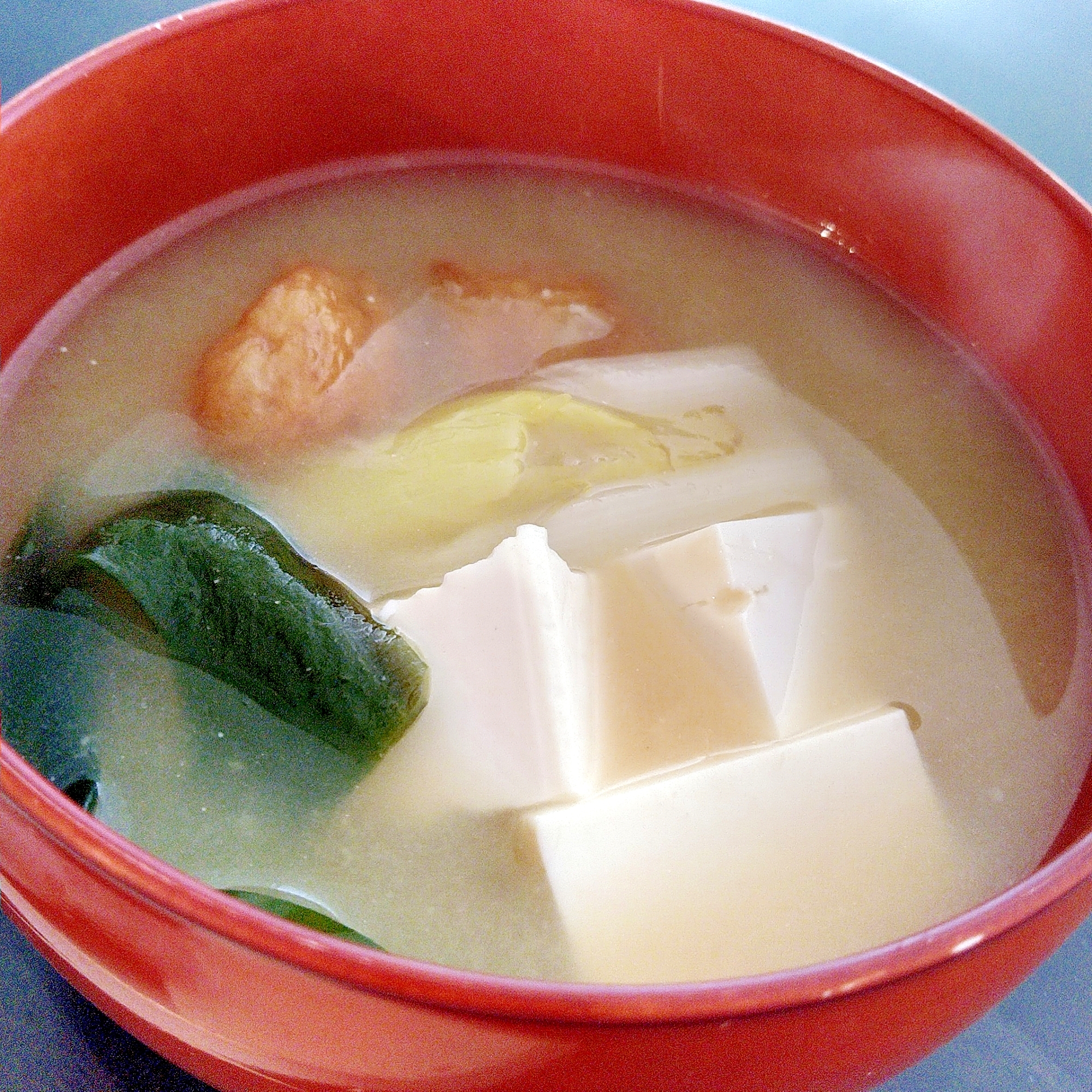 圧力鍋で作る味噌汁（白葱・練り物・わかめ・豆腐）