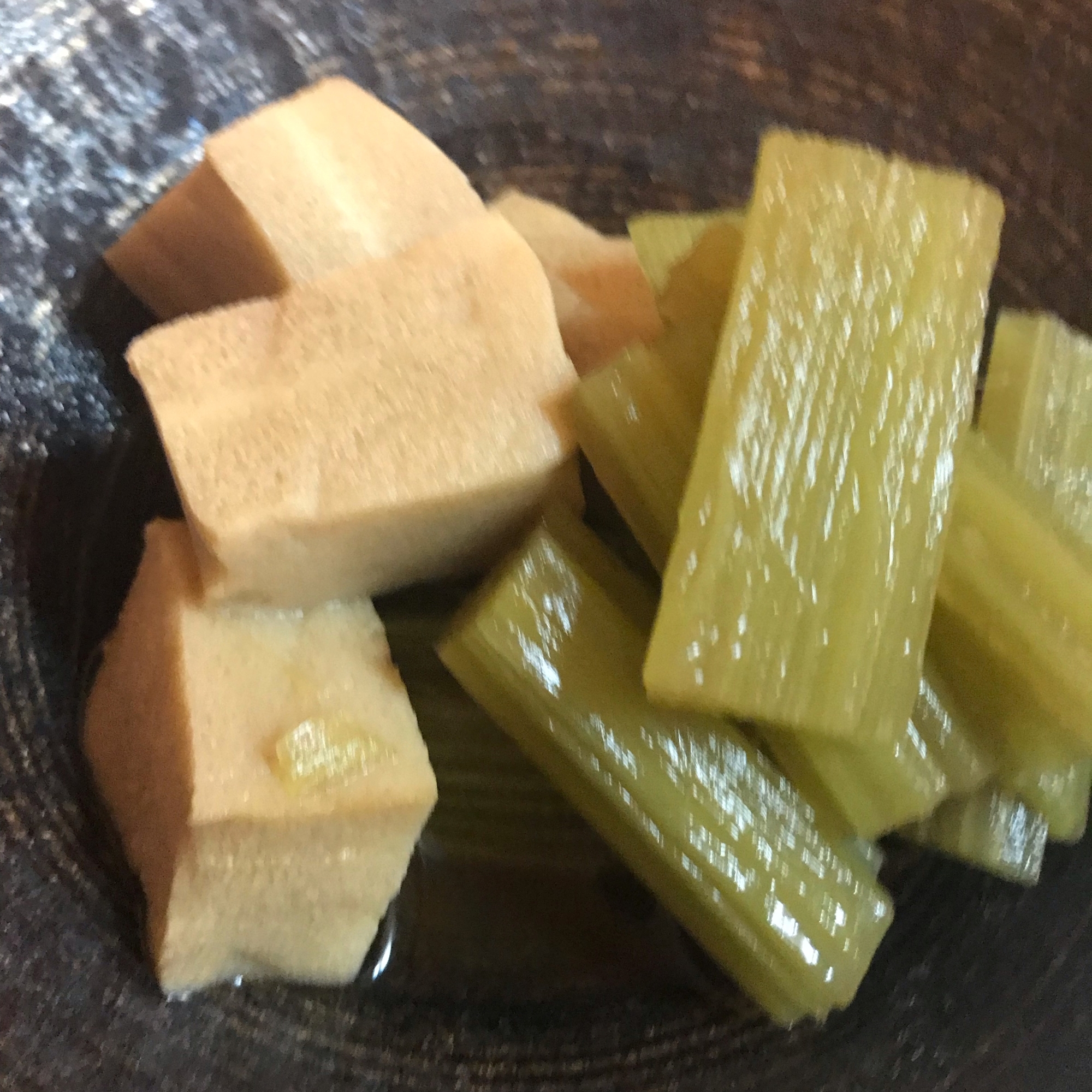 高野豆腐とふきの煮物