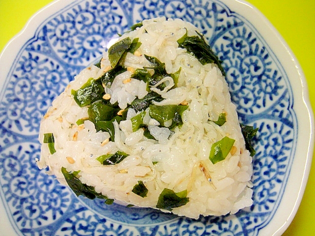 しらすとみょうがワカメのおにぎり レシピ 作り方 By Mint74 楽天レシピ しらすとみょうがワカメのおにぎり レシピ 作り方 By Mint74 楽天レシピ