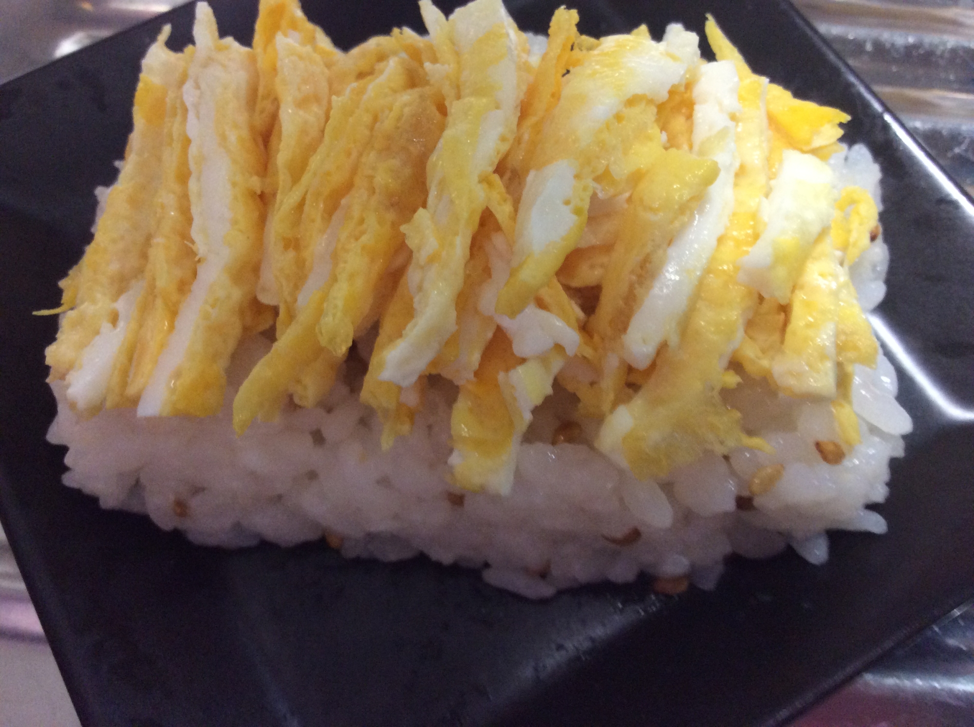 チラシ寿司の錦糸卵乗せ