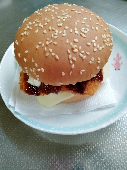 大きい丸パンでハサムニダ♪簡単フィッシュバーガー♫