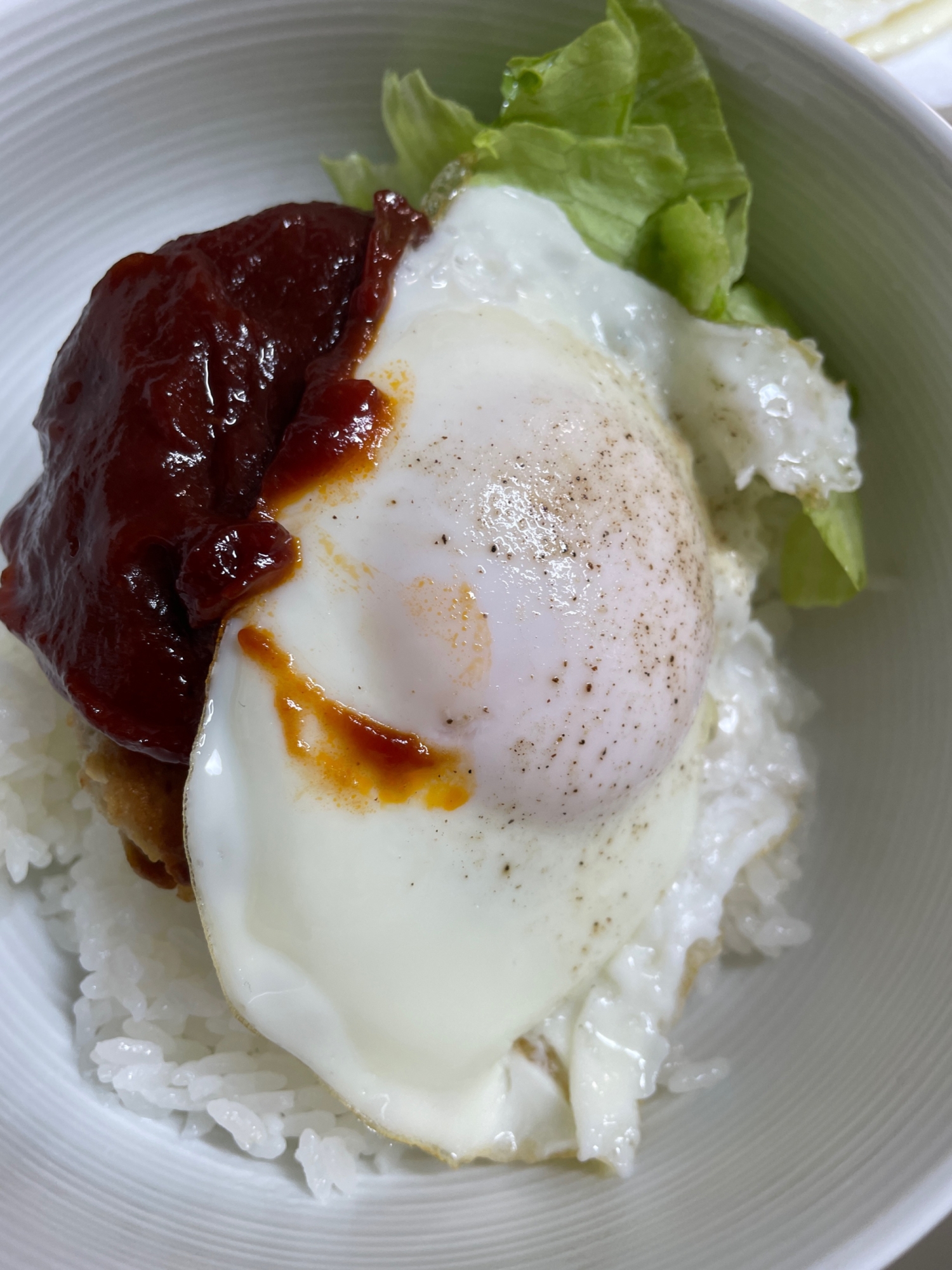 冷凍ハンバーグでロコモコ丼!