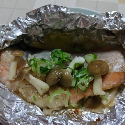包んで　焼くだけ～。　かんたん鮭のホイル焼き
