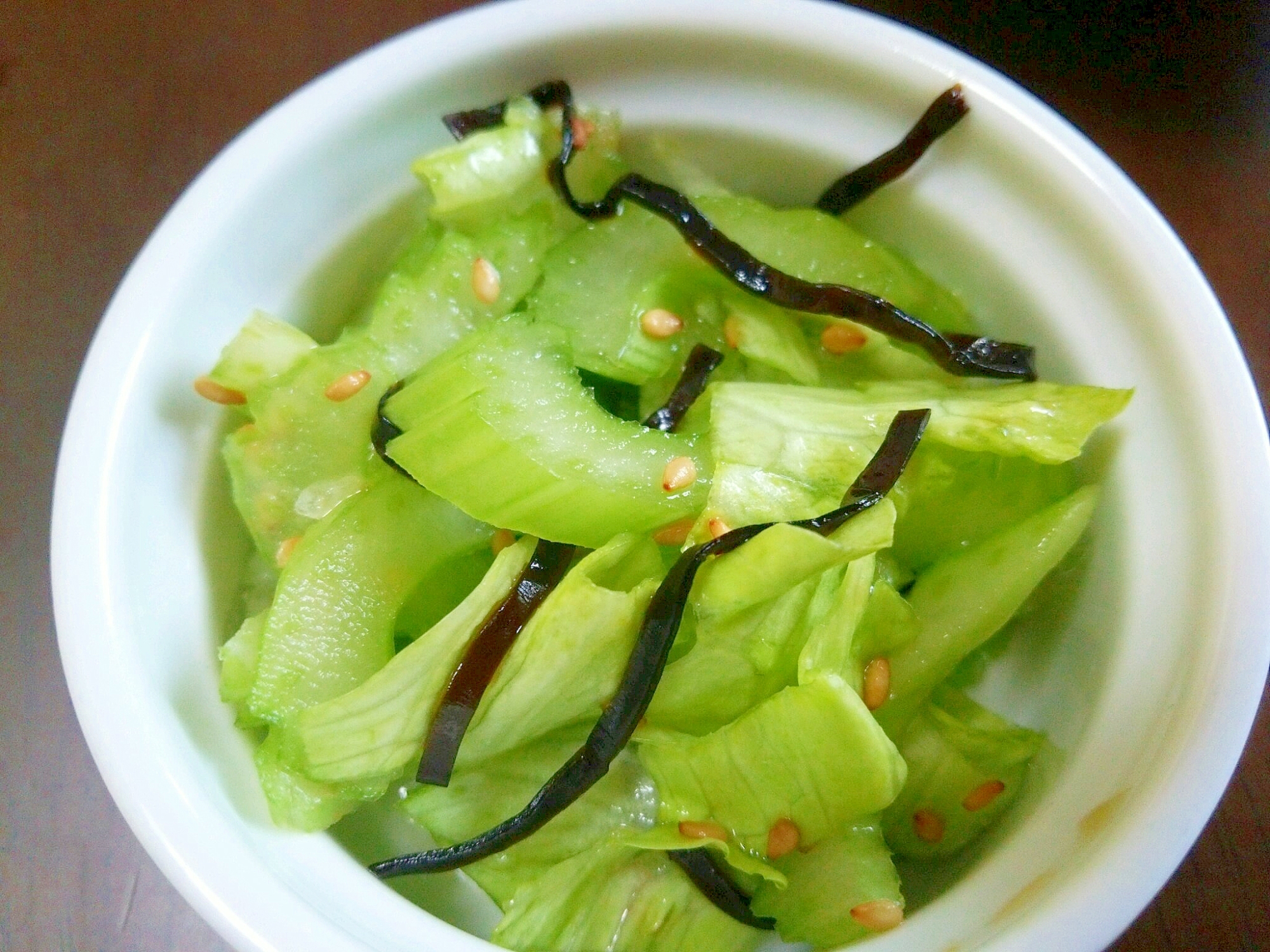 セロリとレタスの塩昆布和え