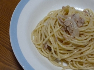 何にも無い日はツナとタマネギのパスタ♪