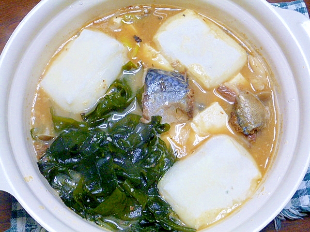 今日のお鍋は鯖缶で～～♪