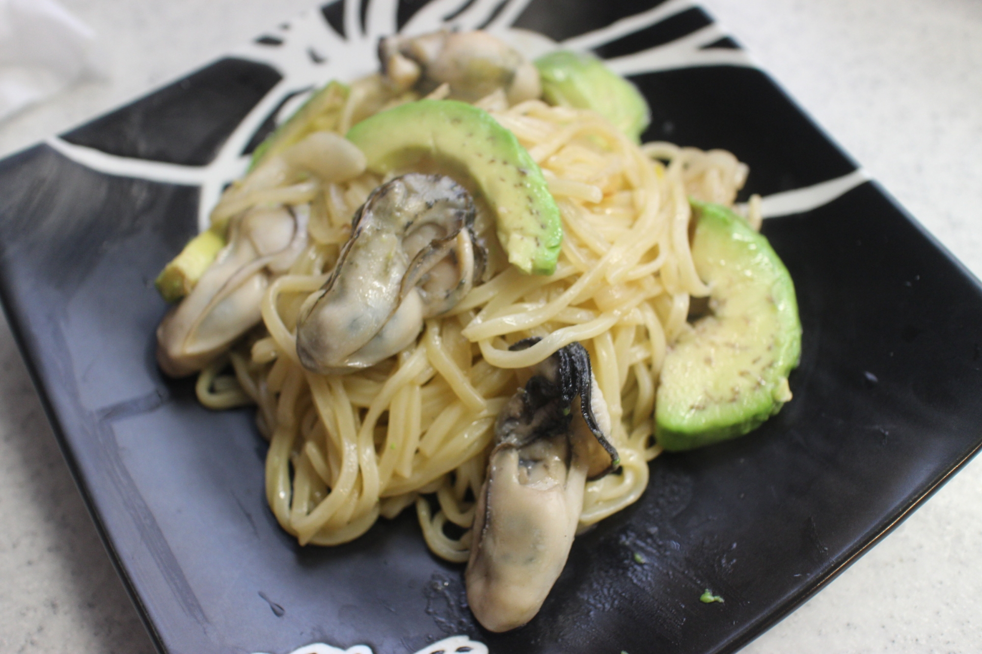 牡蠣とアボカドのバター醤油パスタ！