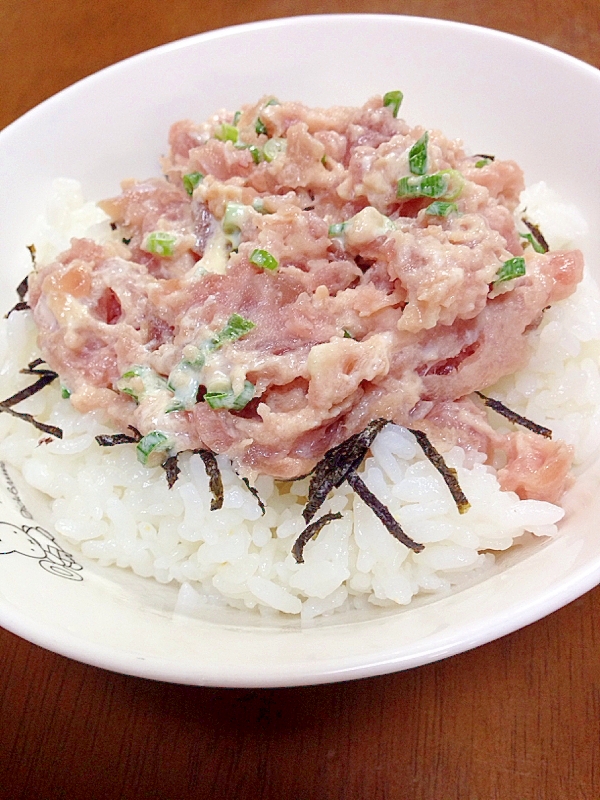 マグロのすきみマヨ丼