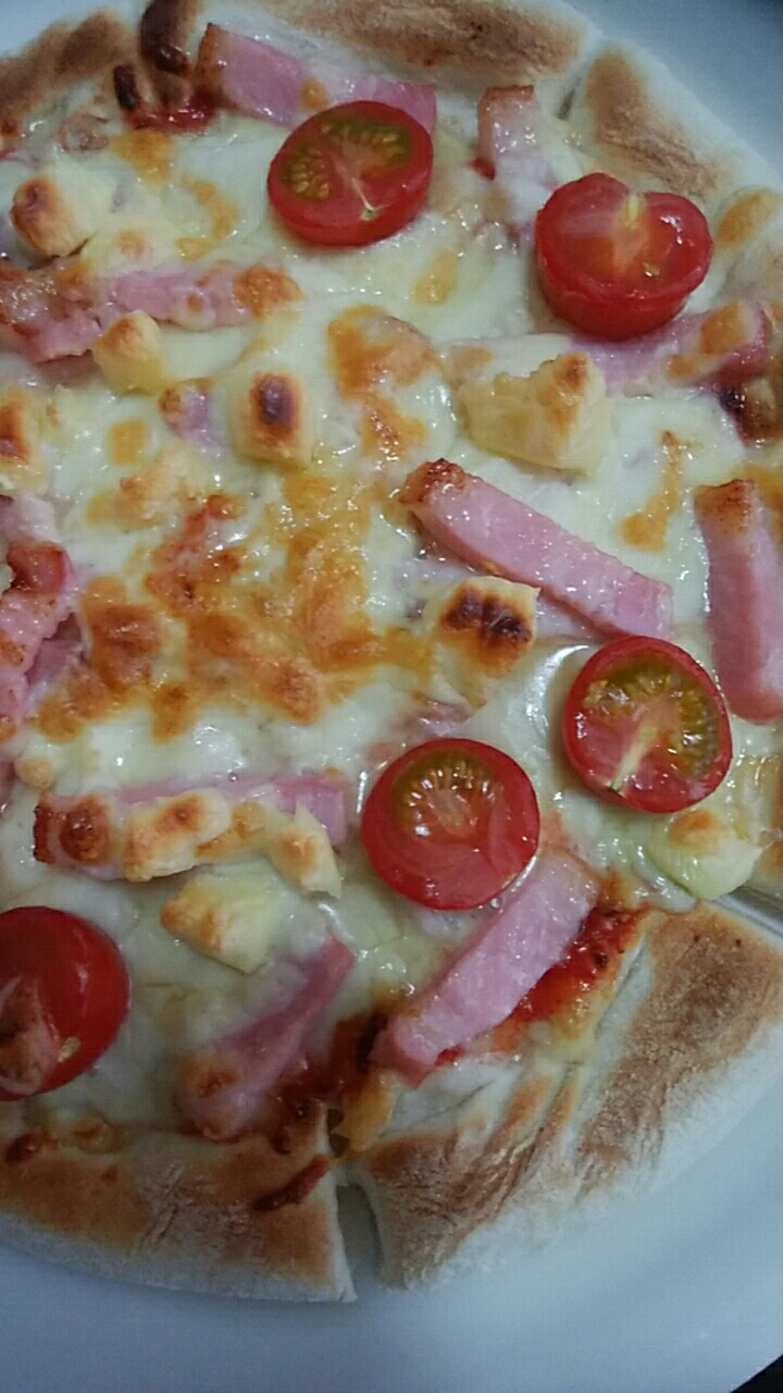 トマトハムピザ