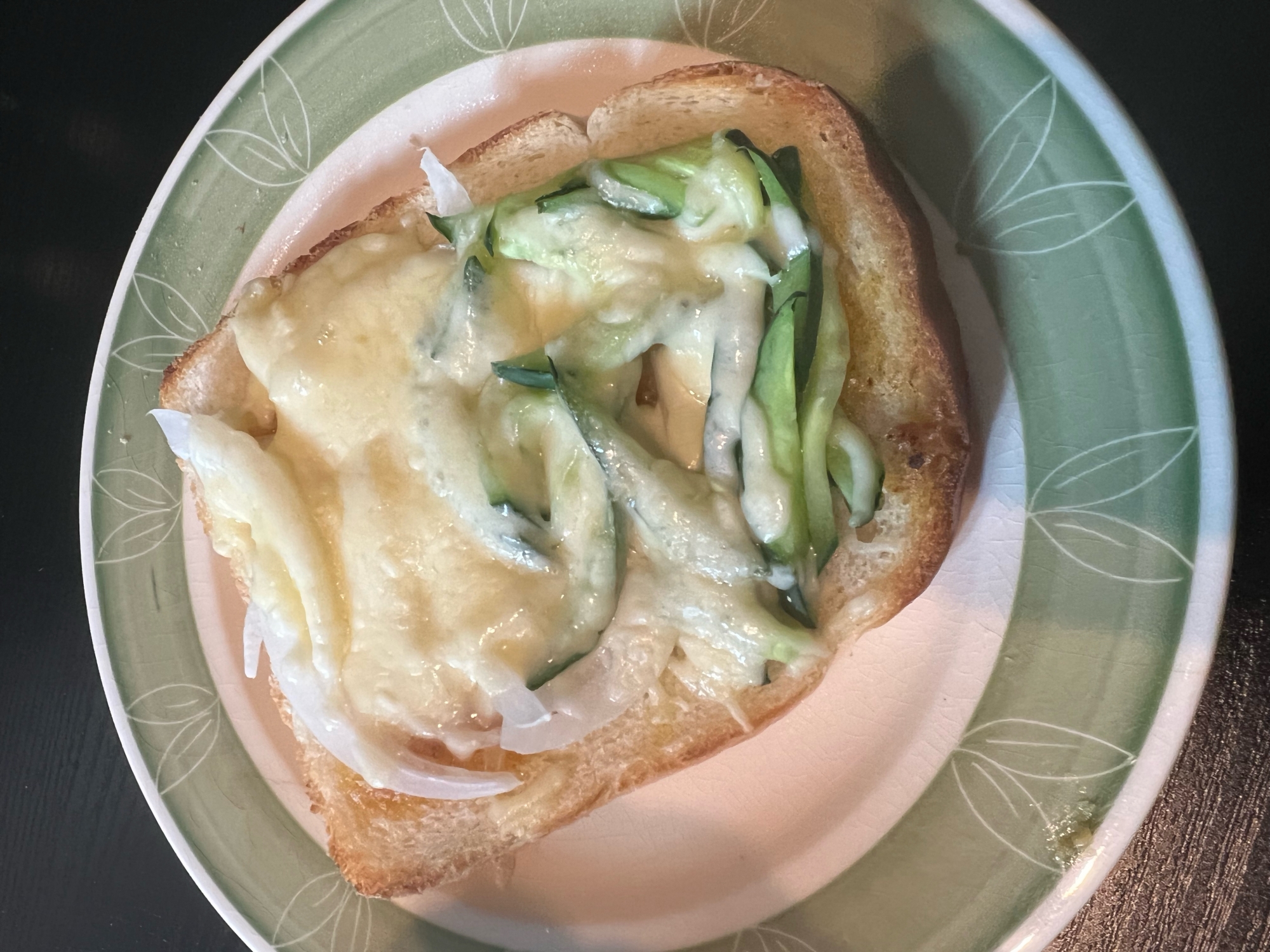 チーズ野菜カレートースト