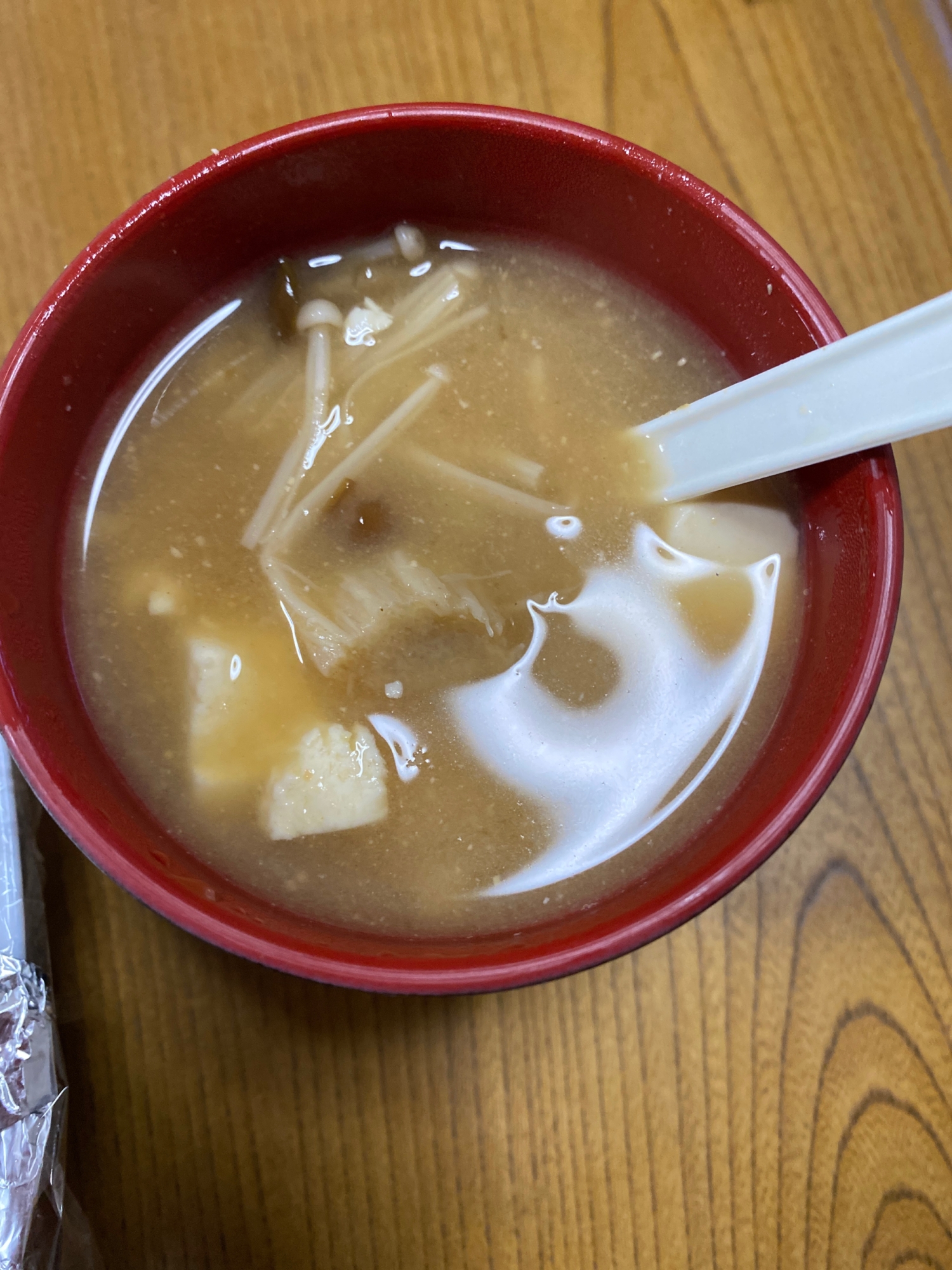 エノキとなめこと豆腐の味噌汁