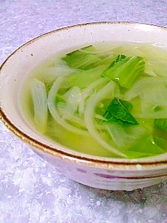 野菜たっぷりでコンソメスープ