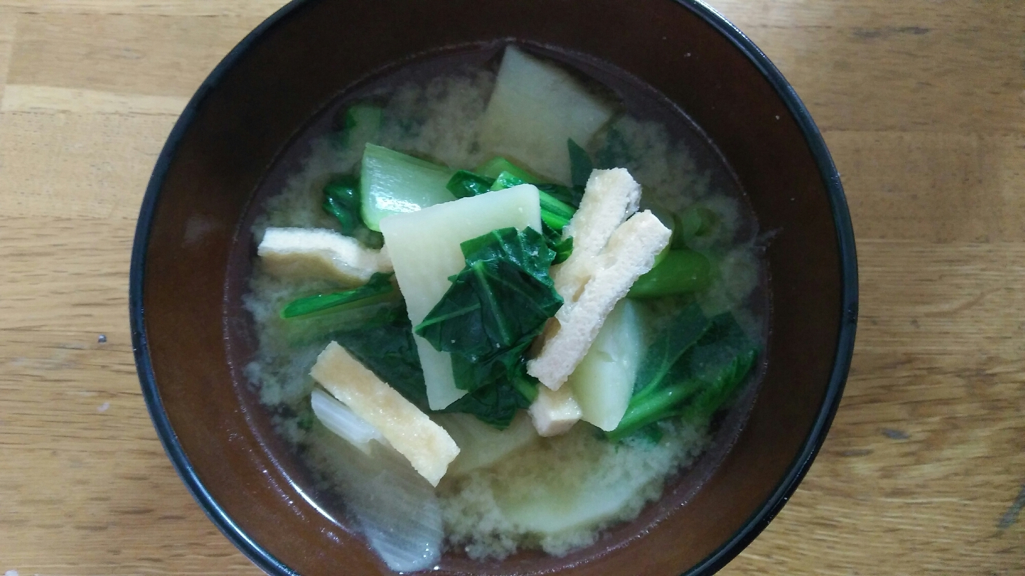 小松菜とじゃがいもとお揚げの味噌汁