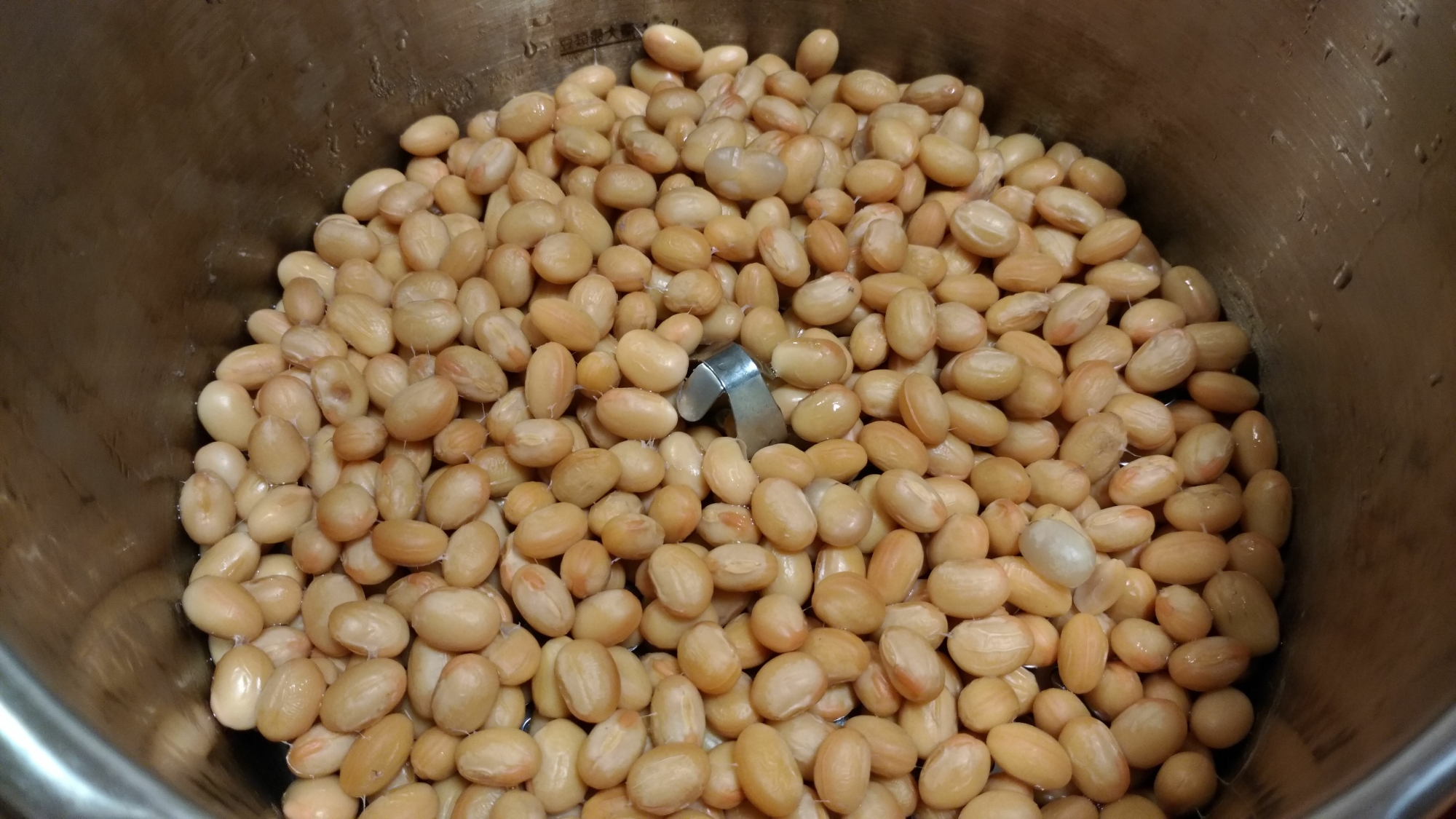 圧力鍋で作る。蒸し大豆