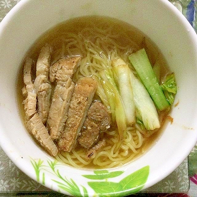 ねぎと豚もも肉のせラーメン