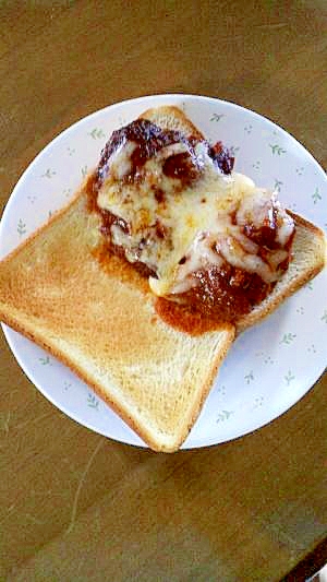 前日の残りで♪煮込みハンバーグサンド☆