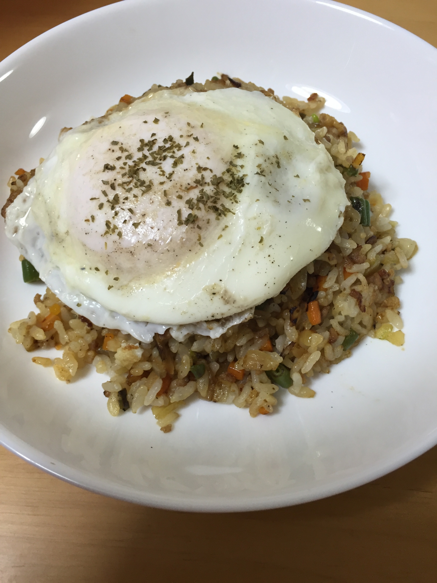 彩り野菜のバター醤油ピラフ☆とろ〜り半熟卵のせ