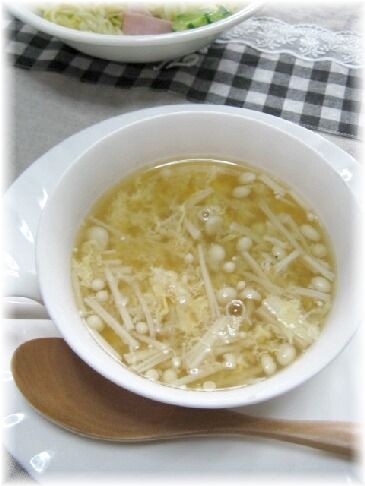 ねぎ塩ダレのえのきスープ、体がほかほか温まりました。ちょうどいいお味のスープに卵がとろ～り美味しかったです。　ご馳走さま～＾＾*