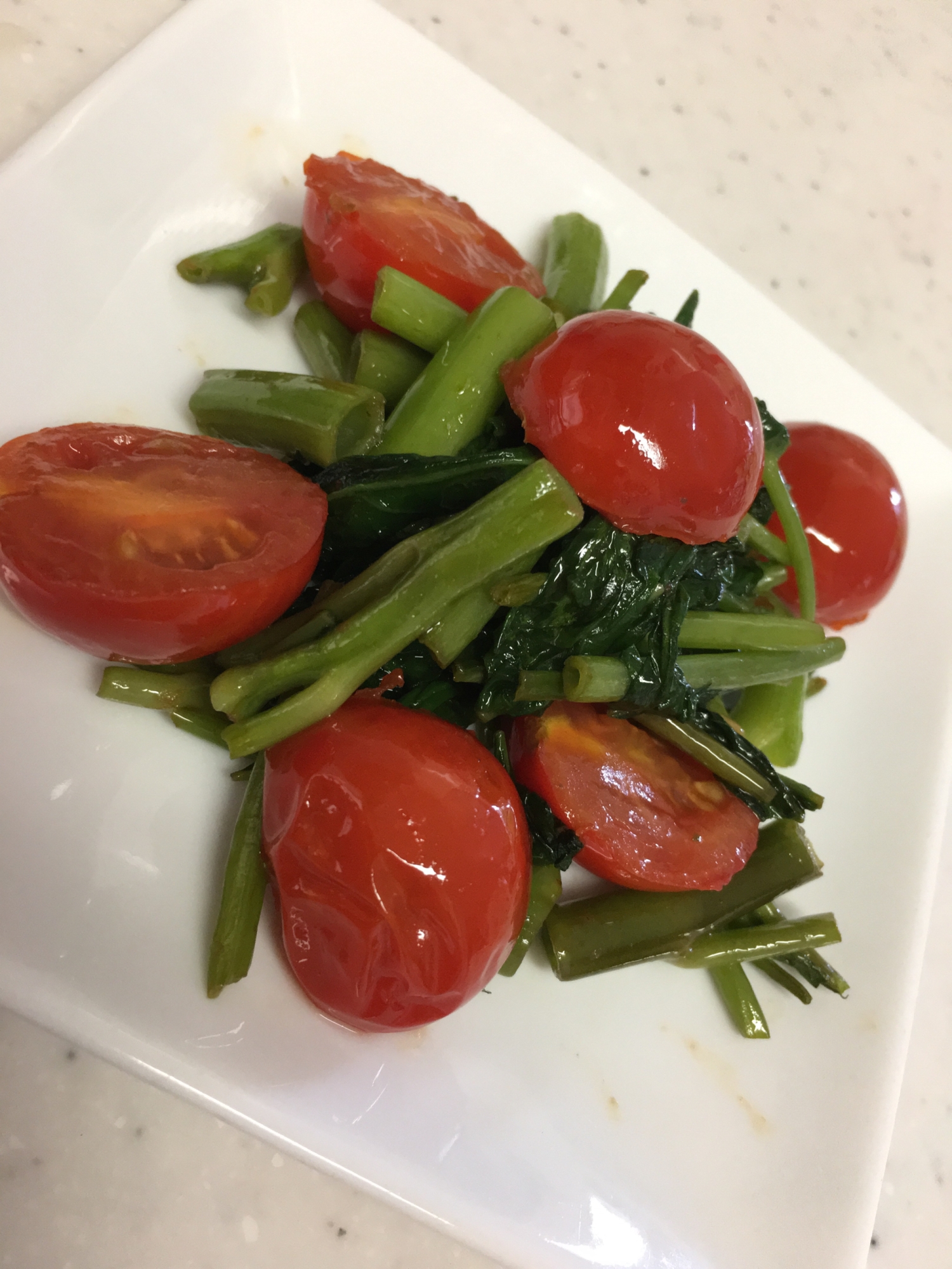 空芯菜とトマトのバター醤油炒め