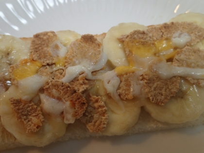 バナナ＆玄米フレークの蜂蜜チーズトースト