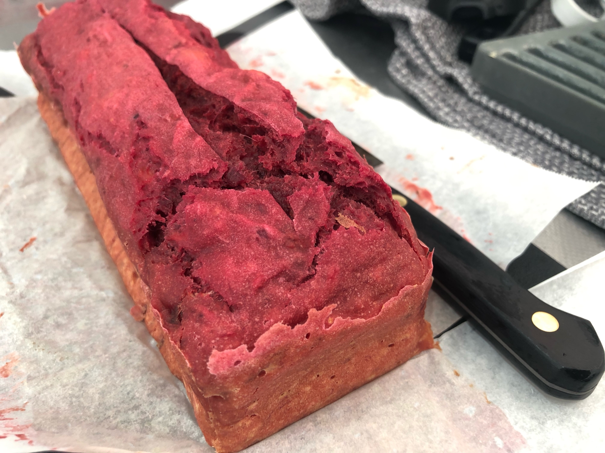 ビーツの赤いパウンドケーキ