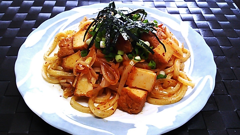 キムチと厚揚げのスタミナ焼うどん