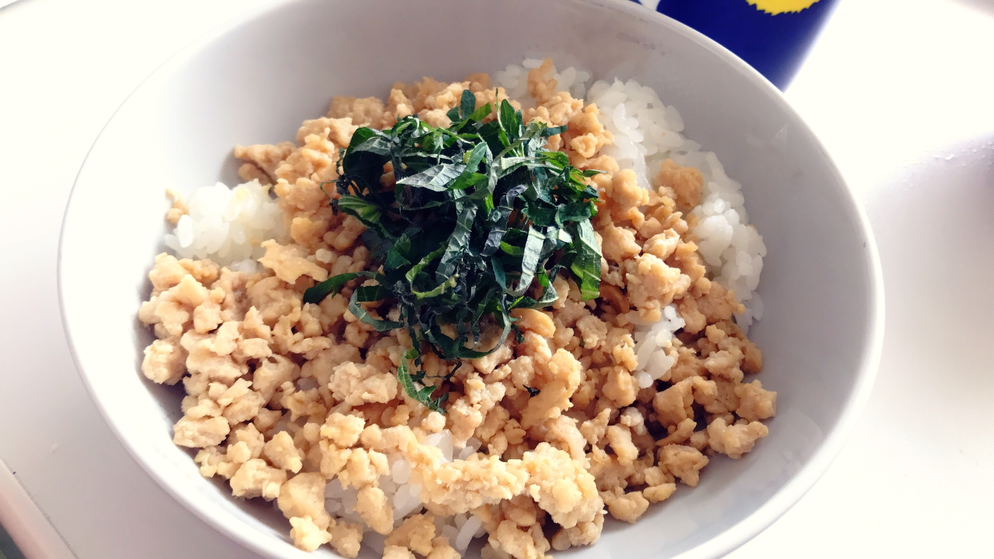 【簡単ランチ】すき焼のたれで味付け簡単！鶏そぼろ丼