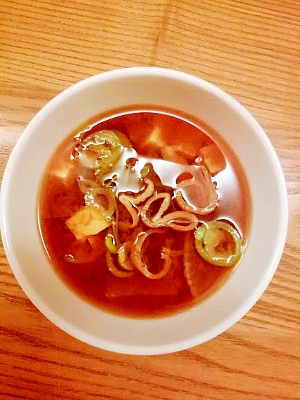 椎茸とねぎと豆腐の赤だし味噌汁