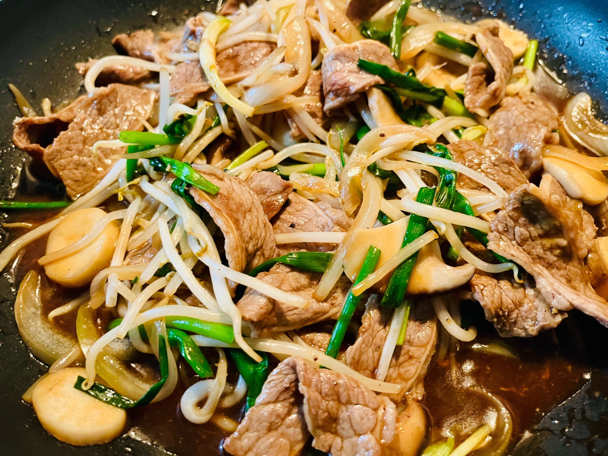 もやしと玉ねぎの肉炒め