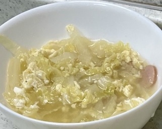 ごま油香る、白菜ウインナースープ