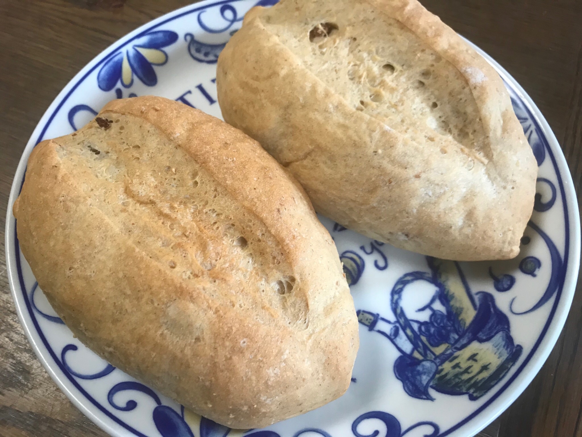 シナモンとレーズンのパン