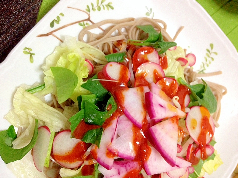 野菜いっぱい！ヘルシーでおいし！韓国風サラダ蕎麦