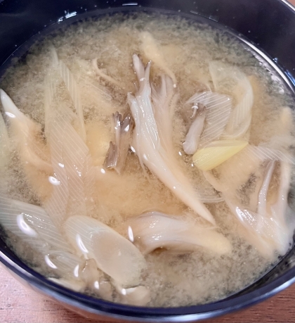舞茸と長ねぎの味噌汁