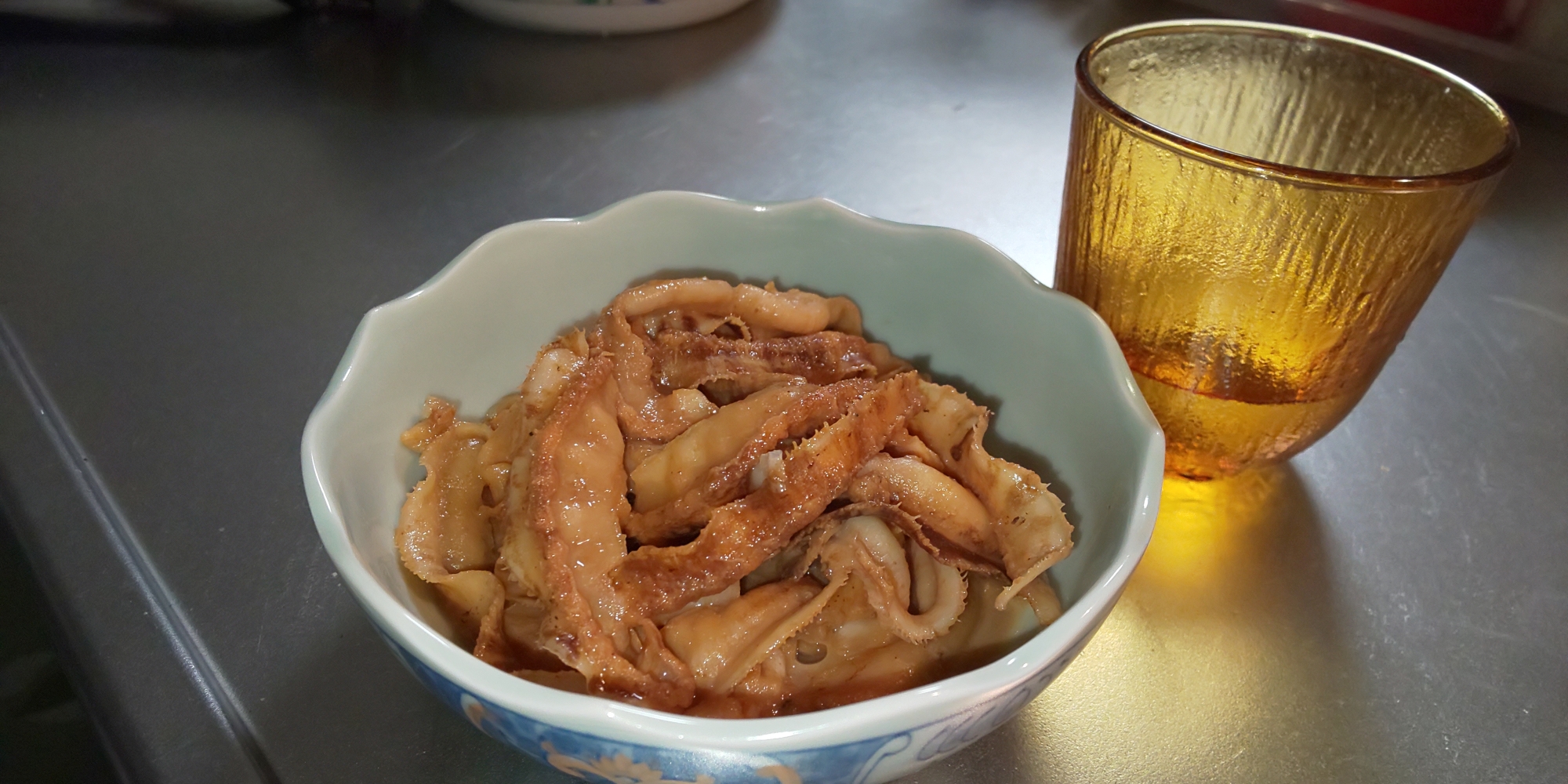 ホタテ貝紐をバター醤油で軽く煮。