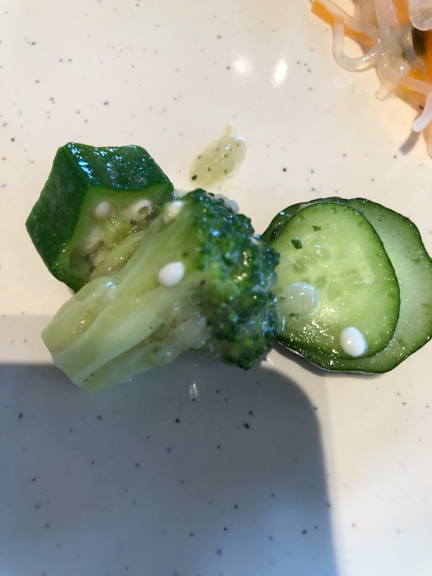 ブロッコリーキュウリオクラのグリーンサラダ
