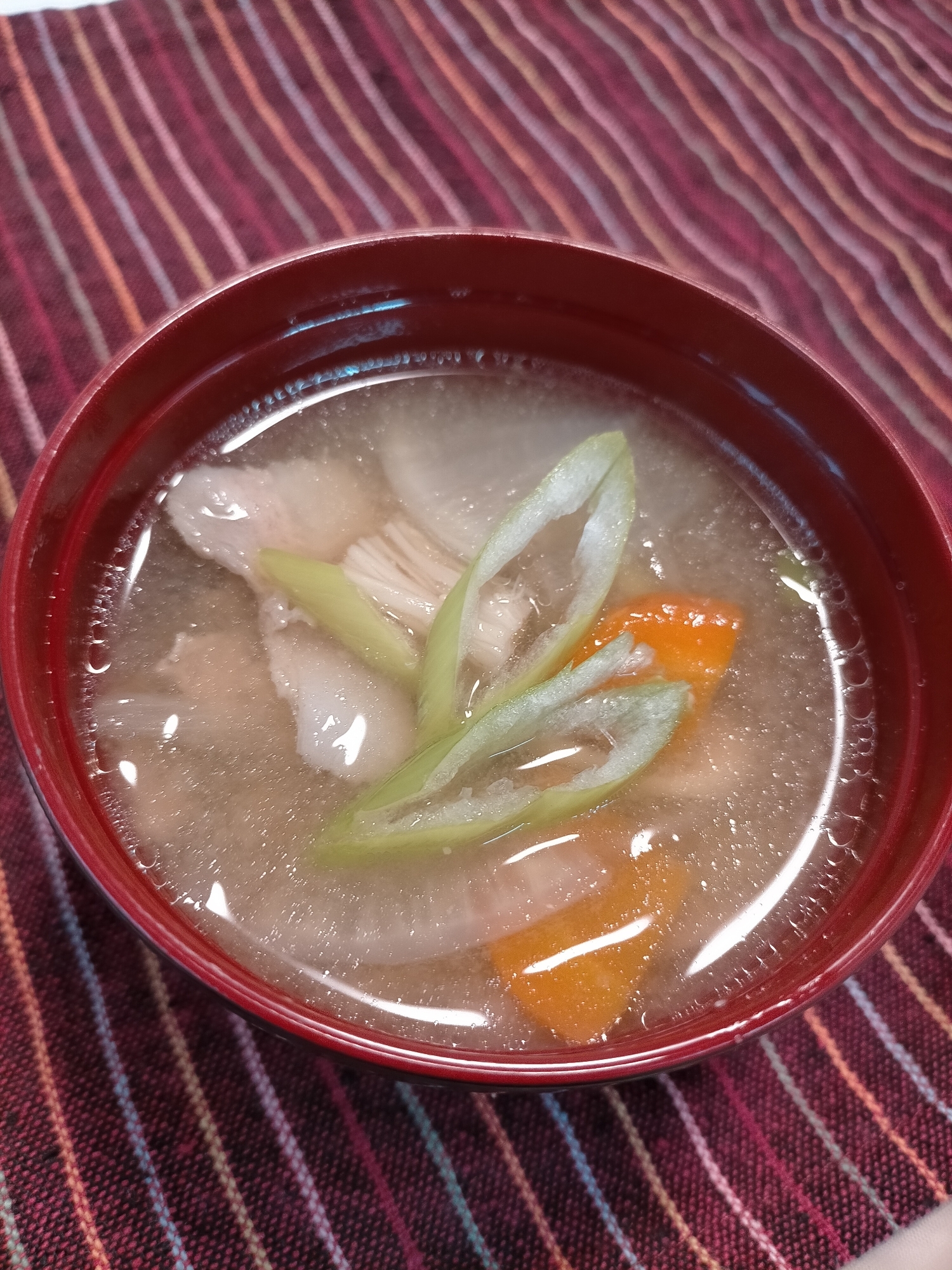 味噌ラーメンスープで！しょうが入り具だくさん豚汁♪