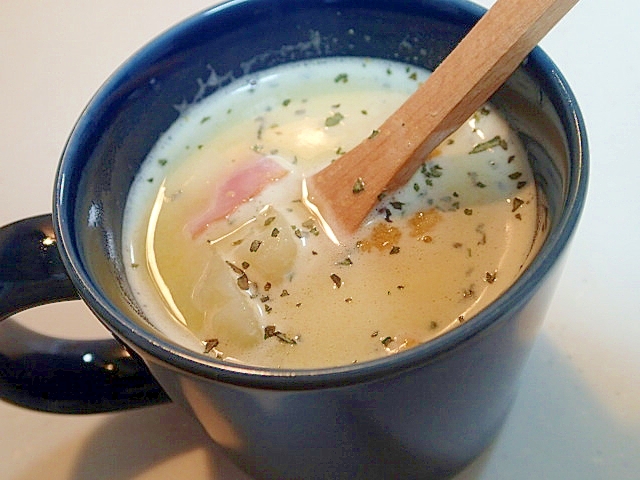 カップスープの素で　ベ一コンとポテトのコ一ンスープ