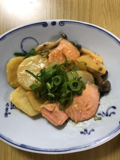 鮭とじゃがいもの味噌マヨチーズ焼き