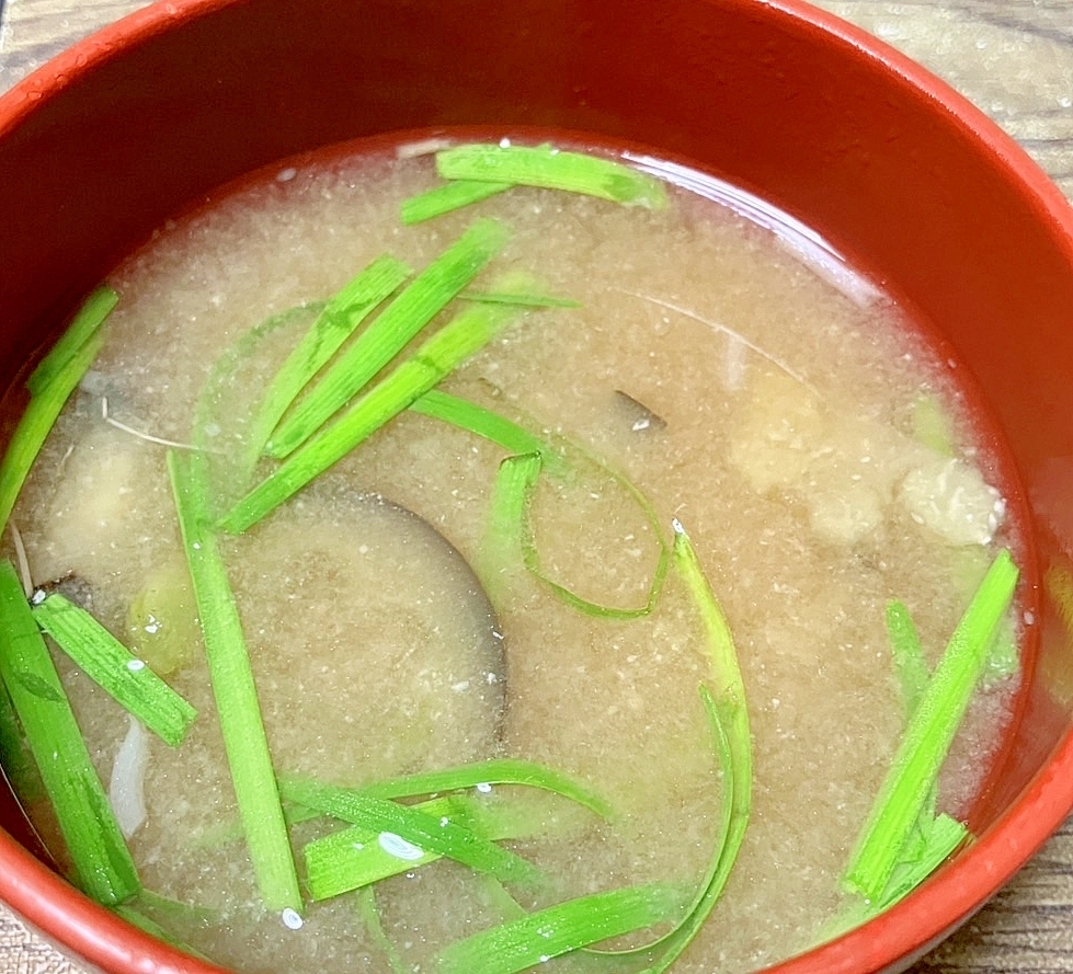 なすとスナップエンドウとニラのお味噌汁