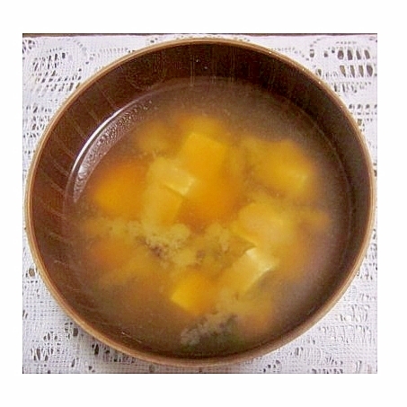 わらびと絹ごし豆腐の味噌汁