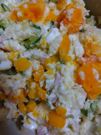 卵たっぷり黄色いポテサラ✨