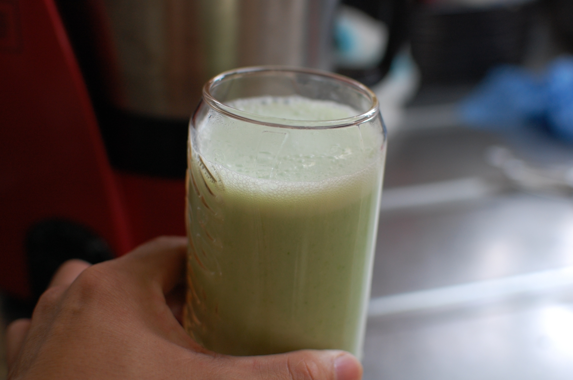 グラスに入った梅酢スムージー