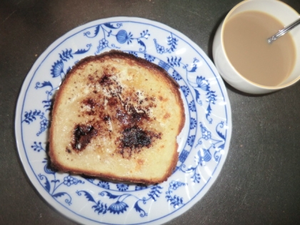 注目レシピでみつけて美味しそうだから作らせて貰ったよ＾＾。香ばしく、甘く、ほろ苦く、コース料理のとりの温かいスイーツを食べてるみたいでおいしかったよ♪ご馳走様！