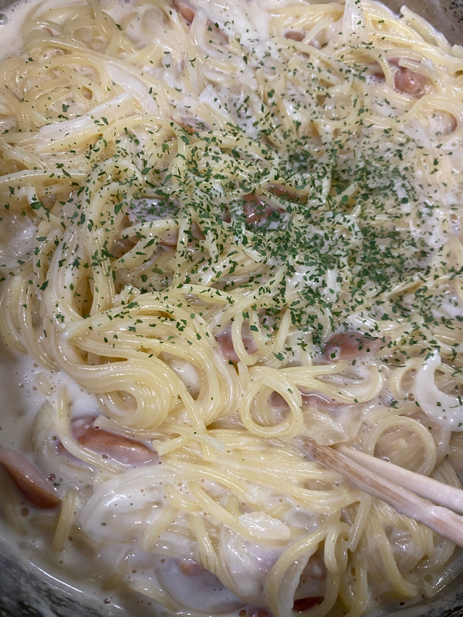 ウインナーとパセリのクリームパスタ