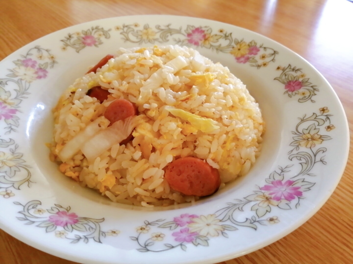 コンソメ味 卵と白菜とウインナーの洋風炒飯 レシピ 作り方 By はじゃじゃ 楽天レシピ