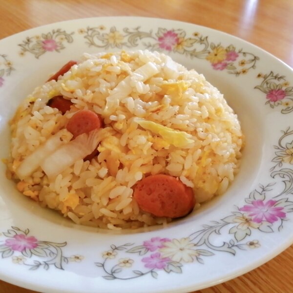 コンソメ味 卵と白菜とウインナーの洋風炒飯 レシピ 作り方 By はじゃじゃ 楽天レシピ コンソメ味 卵と白菜とウインナーの洋風炒飯 レシピ 作り方 By はじゃじゃ 楽天レシピ