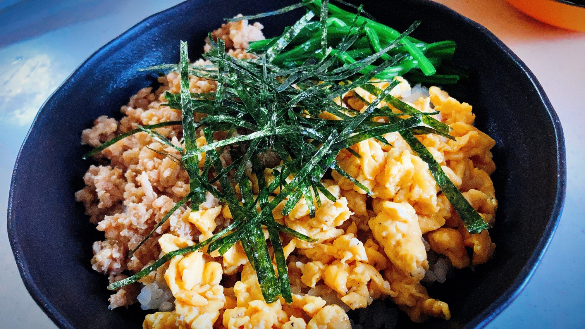 昔懐かしの鶏そぼろ丼ご飯