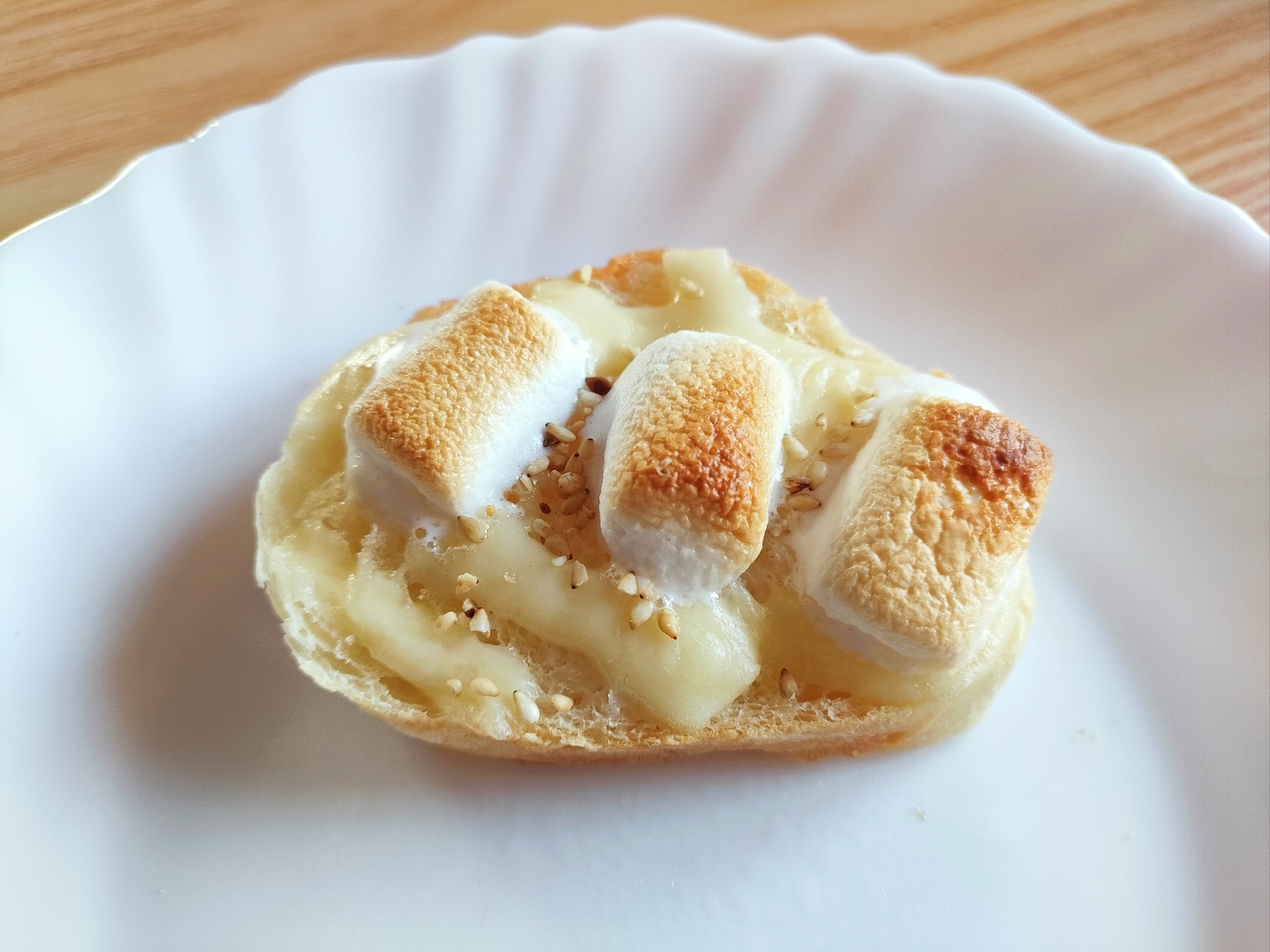 マシュマロとごまのチーズトースト